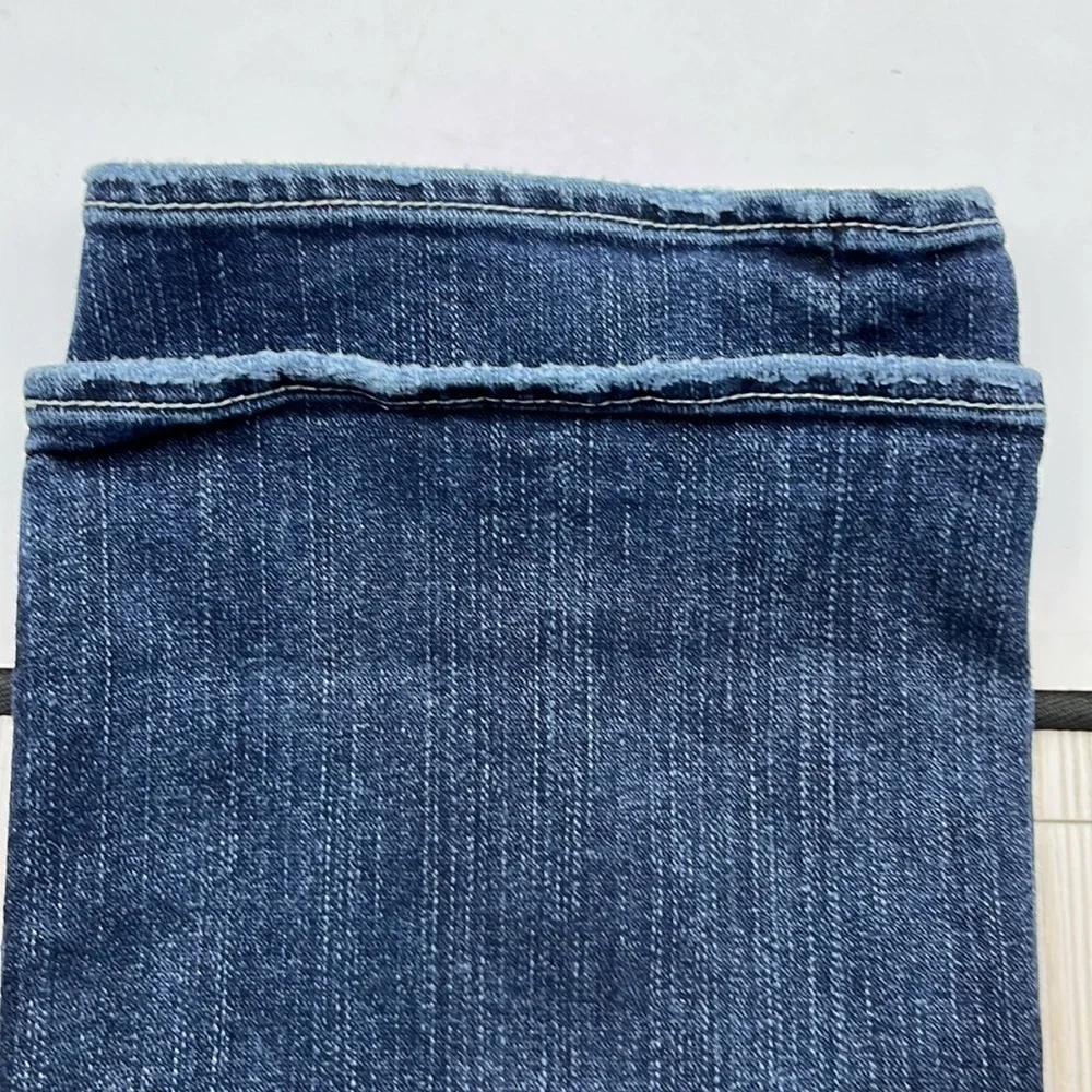 Silver Jeans Santorini Low Rise Crop Size 28